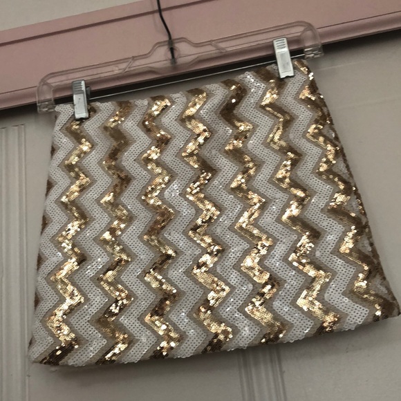 WINDSOR white and gold chevron sparkly mini skirt - Picture 1 of 6